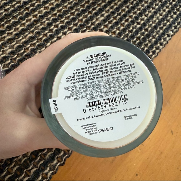 NWT Bath & Body Works Set of 2 Holiday Candles - Picture 5 of 6